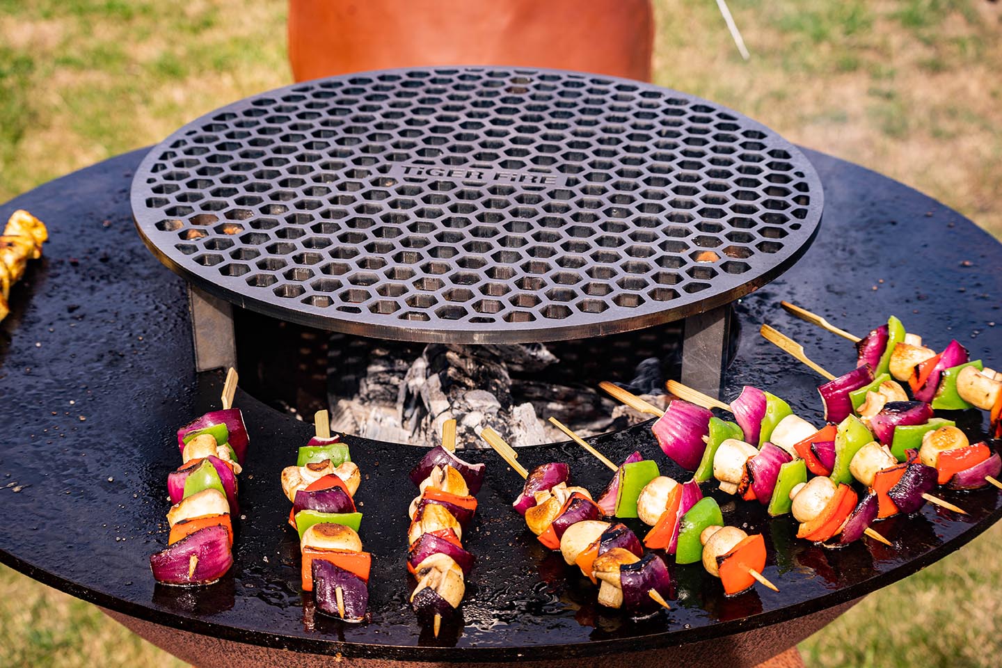 TIGER FIRE 88 - Raised Grill Grade Honey